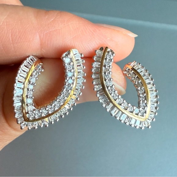 14k Gold Natural Diamond Swirl V Shape Stud Earrings Designer OTC W/ App… - Picture 2 of 8